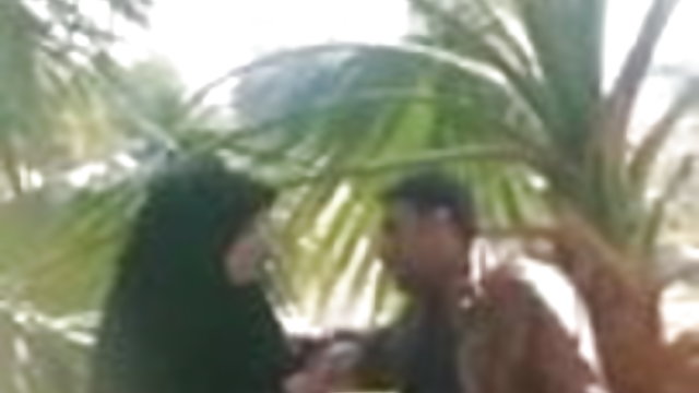 فحش آن لائن کوئی رجسٹریشن بھارتی مسلم لڑکی کو اس کے پریمی کے ایک پارک میں